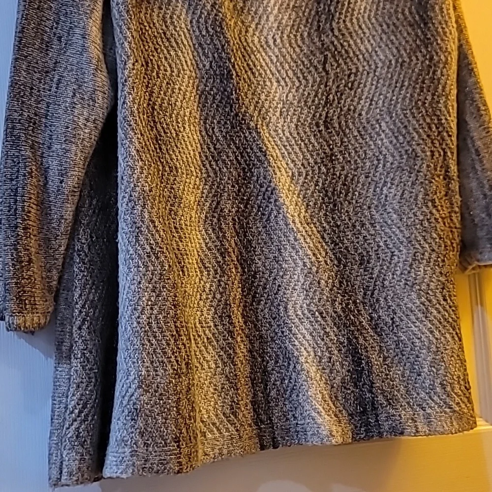 Catherines brown with tan and intricate gold shimmer turtle neck sweater size 4X - Picture 2 of 4